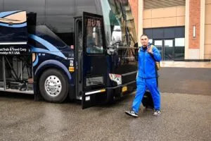 Met's player getting on the Best Trails & Travel charter bus